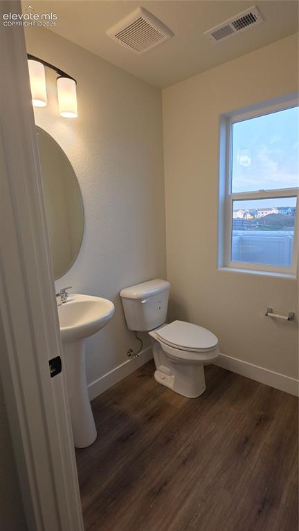 Image 3 of 23: Bathroom