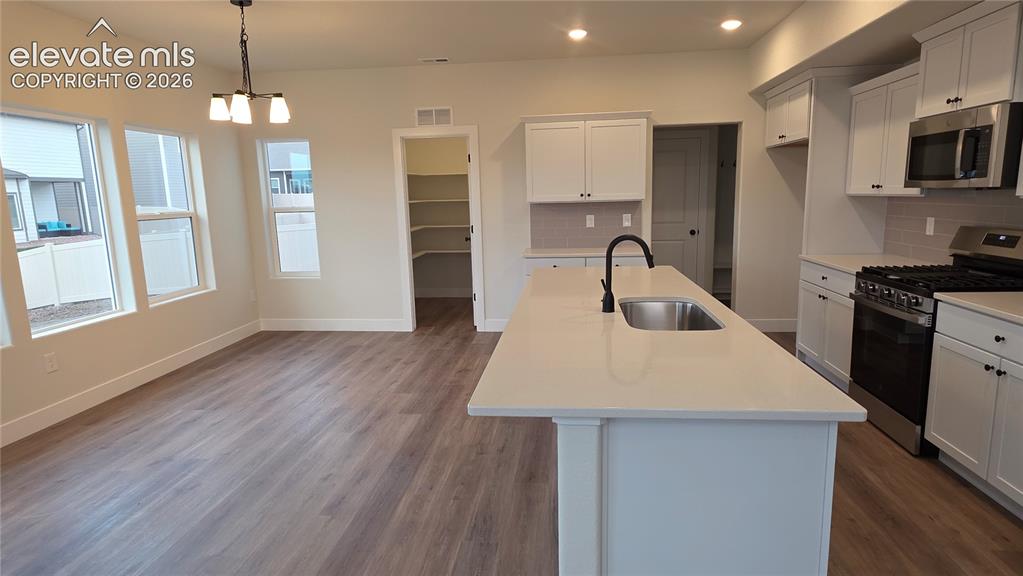 Image 5 of 23: Kitchen