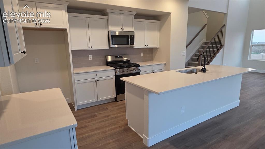 Image 6 of 23: Kitchen
