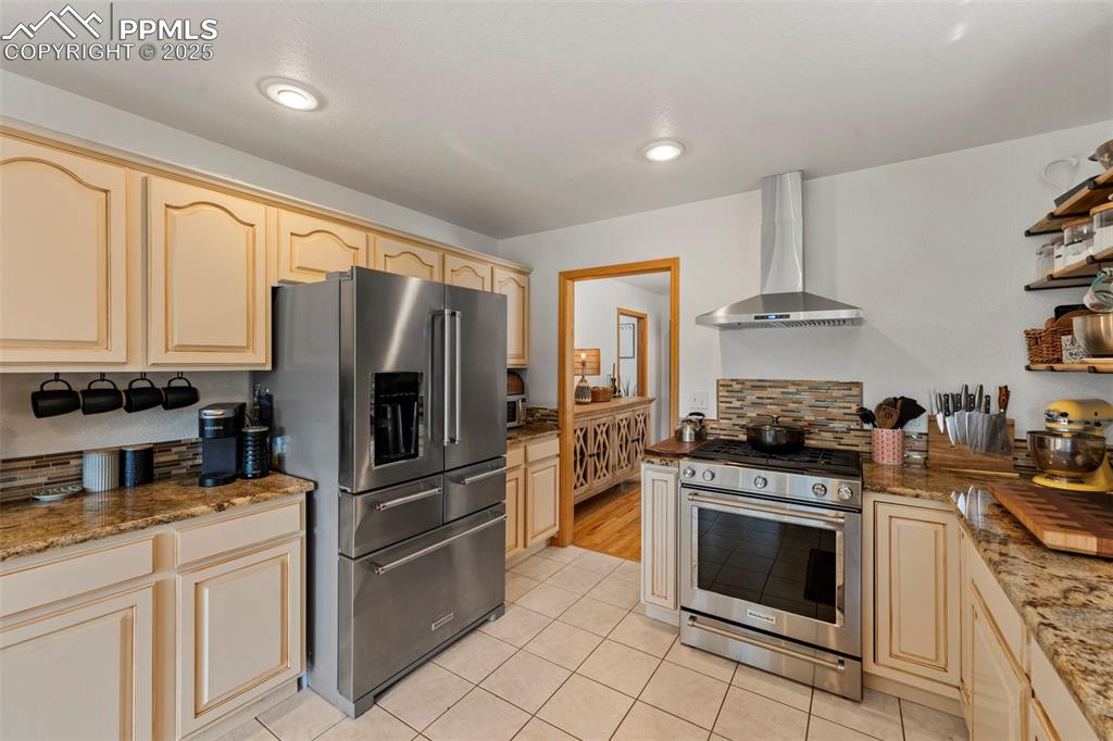 Image 12 of 48: Kitchen