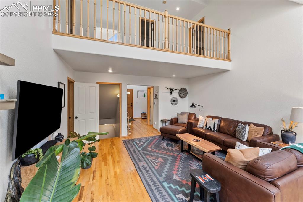 Image 15 of 48: Kitchen