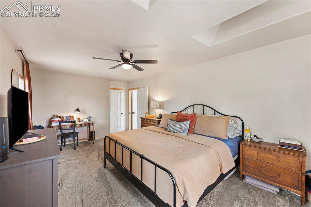 Image 20 of 48: Bedroom