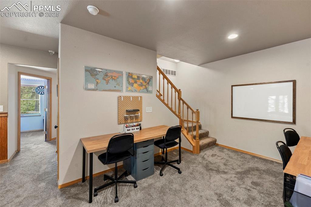 Image 34 of 48: Office