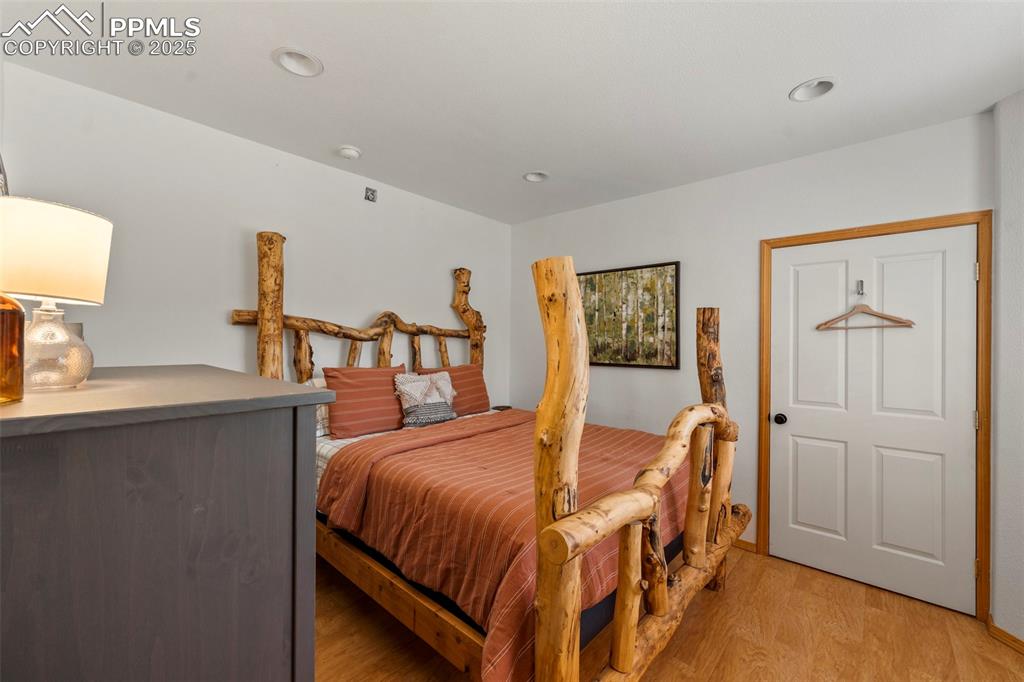 Image 35 of 48: Bedroom