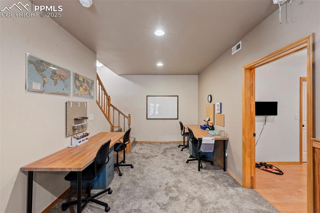 Image 37 of 48: Office