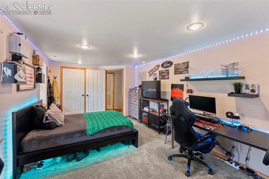 Image 40 of 48: Bedroom