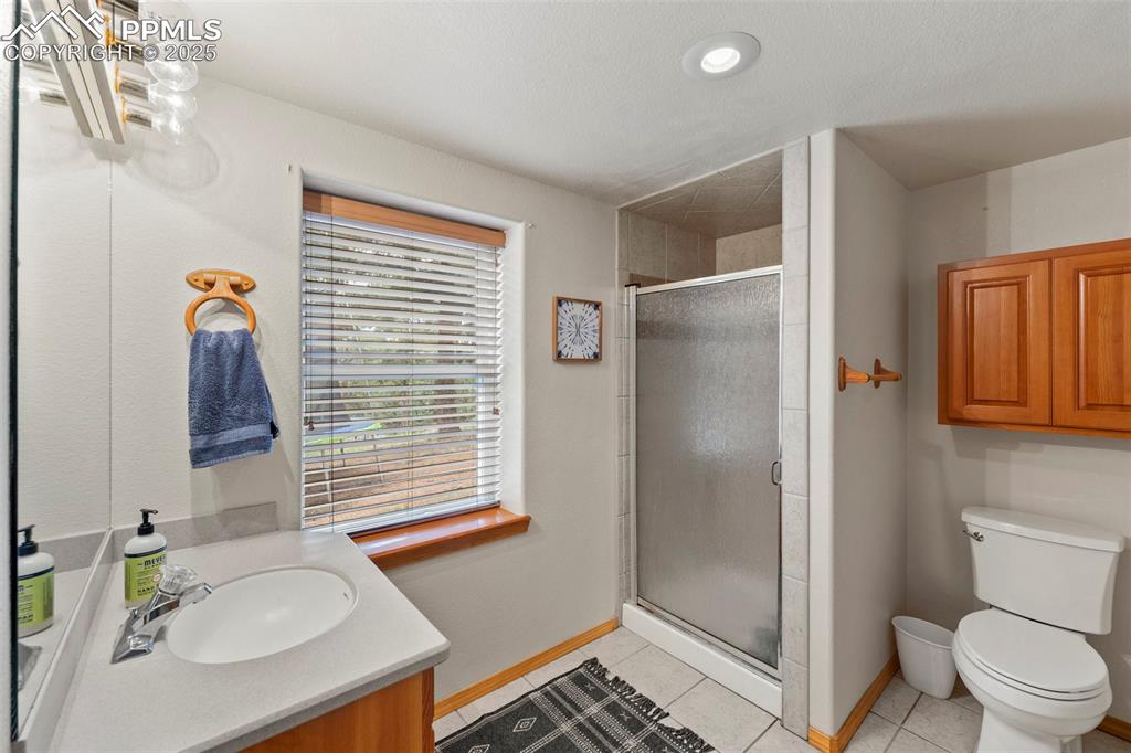 Image 41 of 48: Bathroom