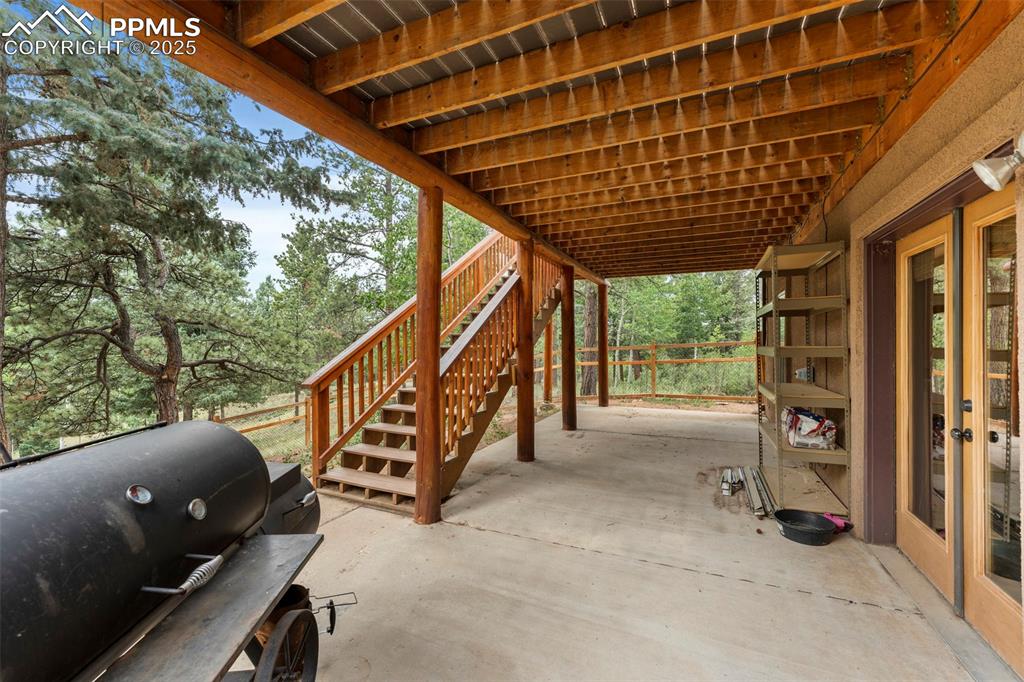 Image 43 of 48: Patio