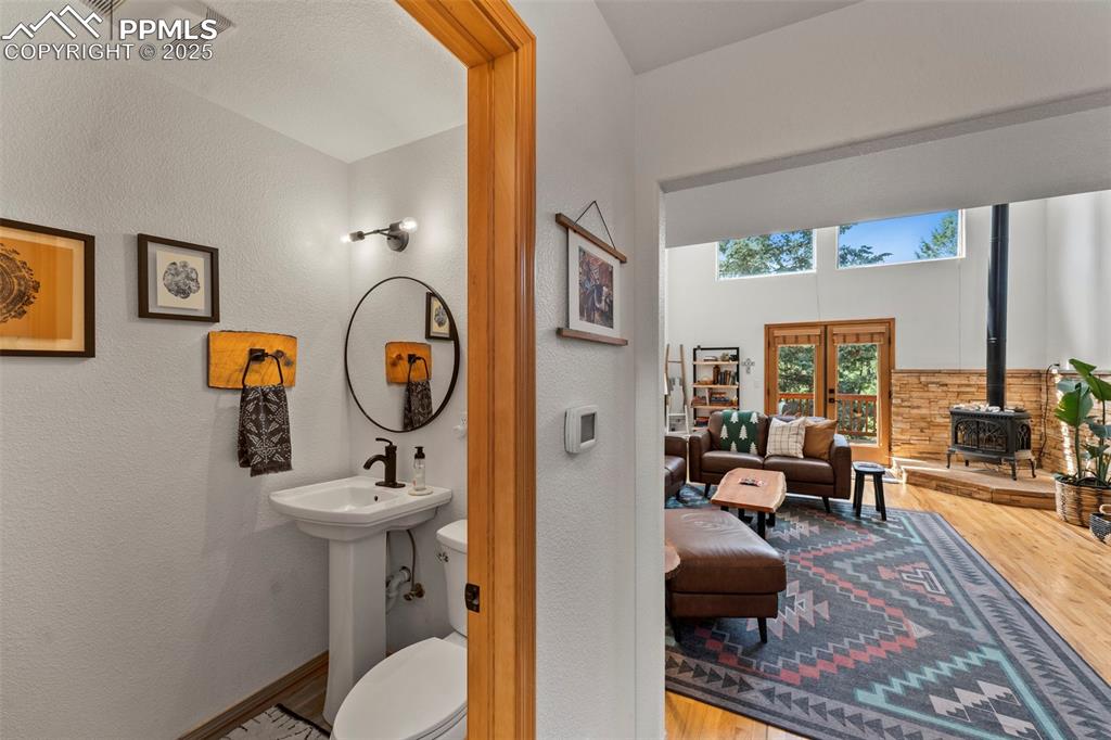 Image 6 of 48: Bathroom