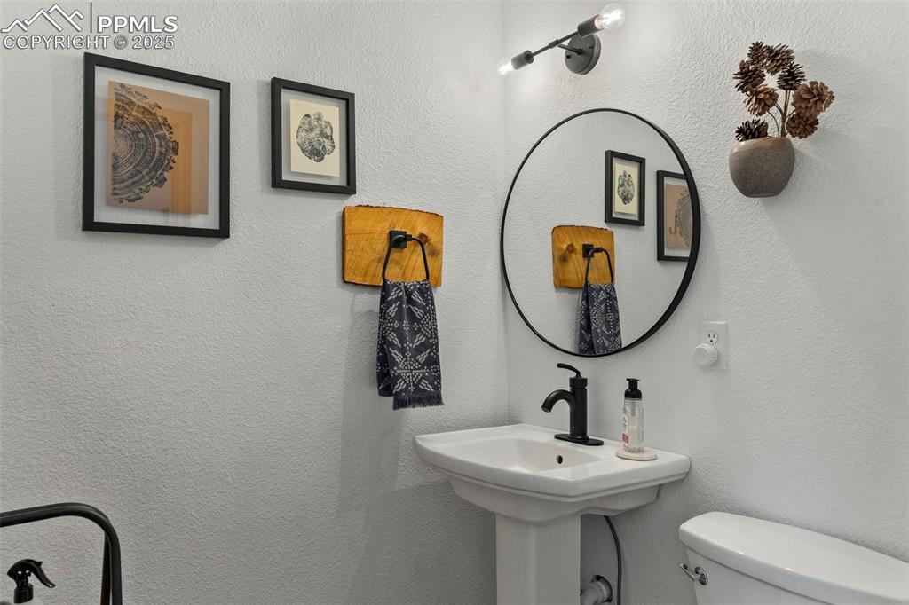 Image 7 of 48: Bathroom