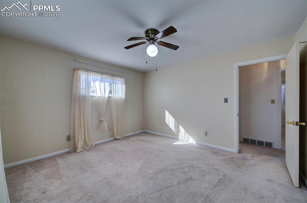 Image 17 of 40: Large main bedroom