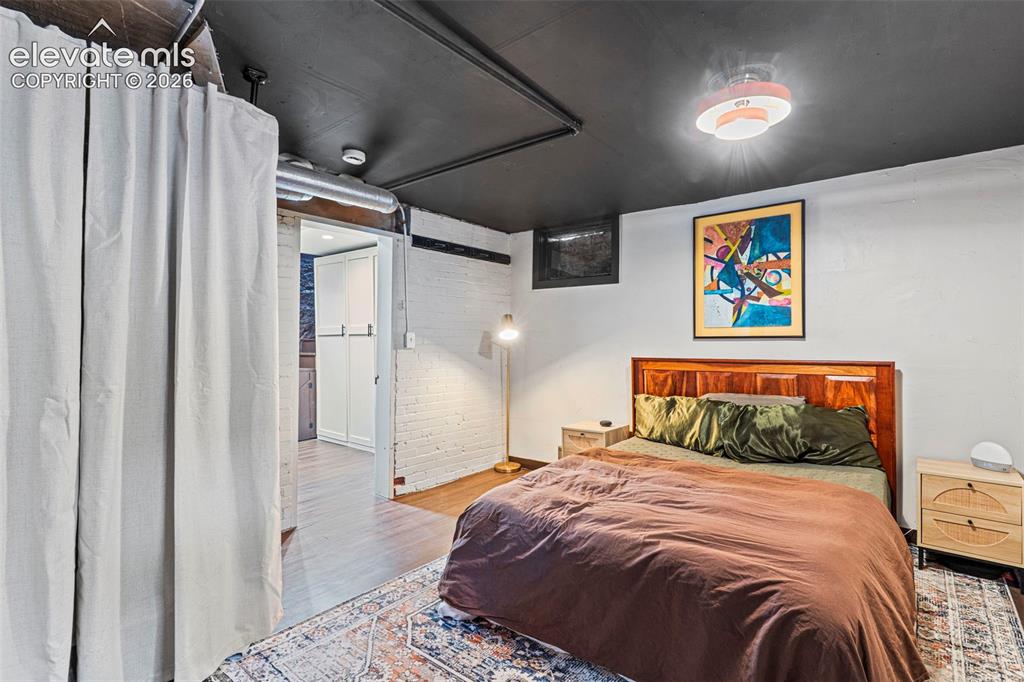 Image 12 of 20: Bedroom