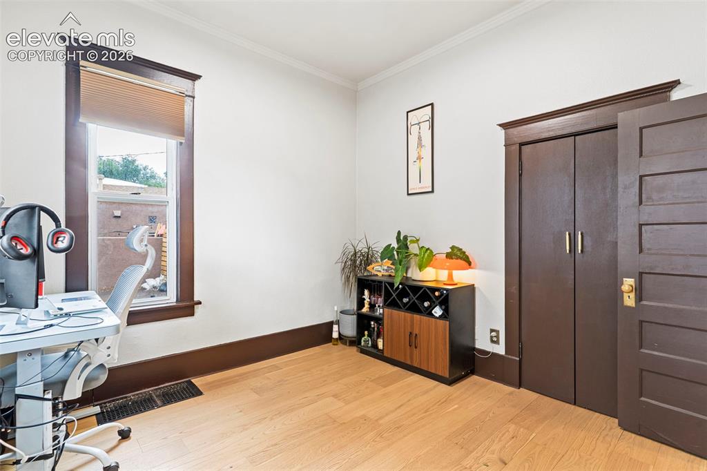 Image 16 of 20: Bedroom