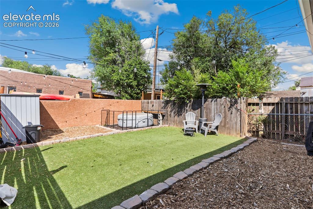 Image 19 of 20: Yard