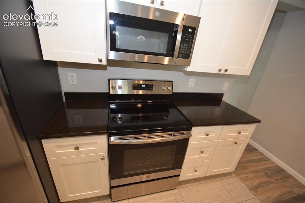 Image 10 of 48: Kitchen