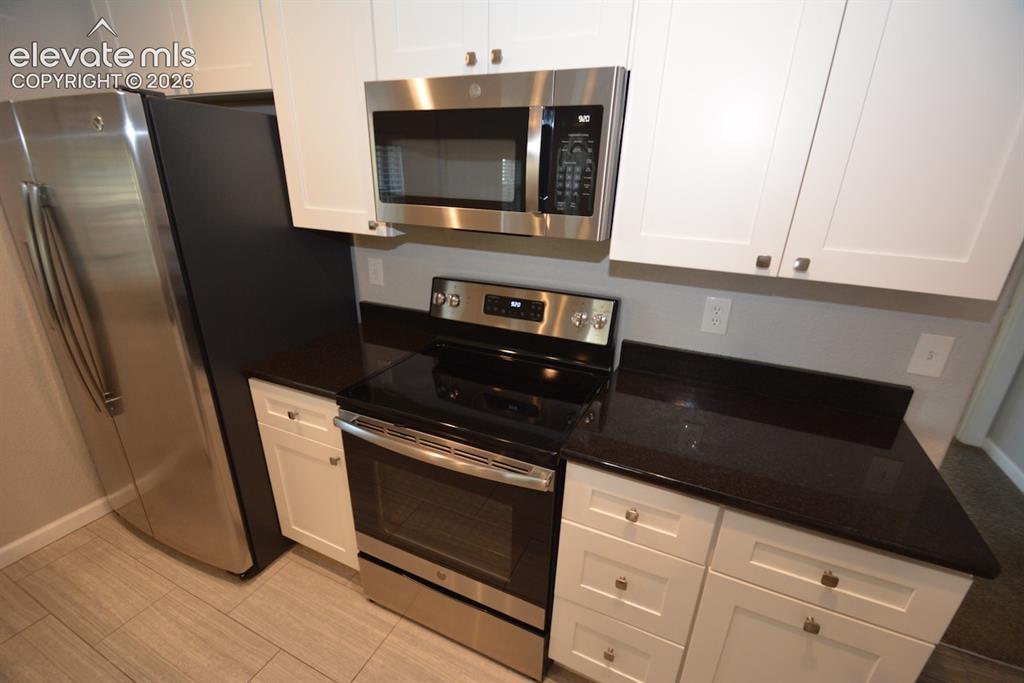 Image 11 of 48: Kitchen
