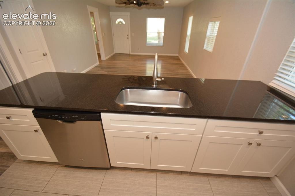 Image 12 of 48: Kitchen