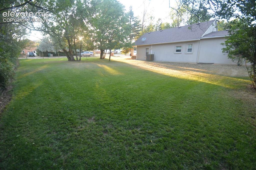 Image 29 of 48: Yard