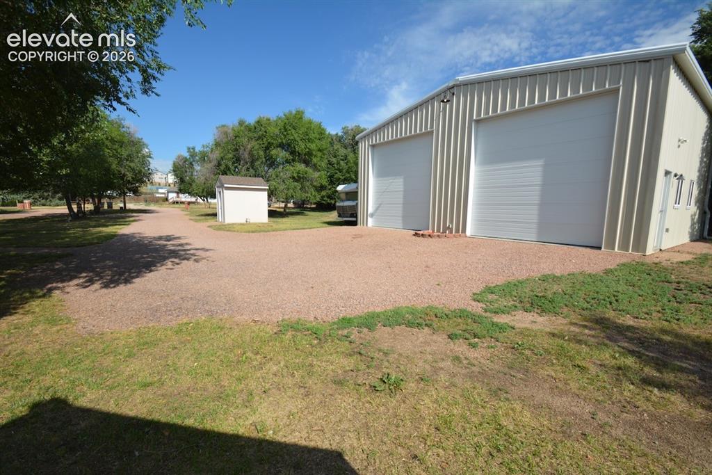 Image 34 of 48: Yard