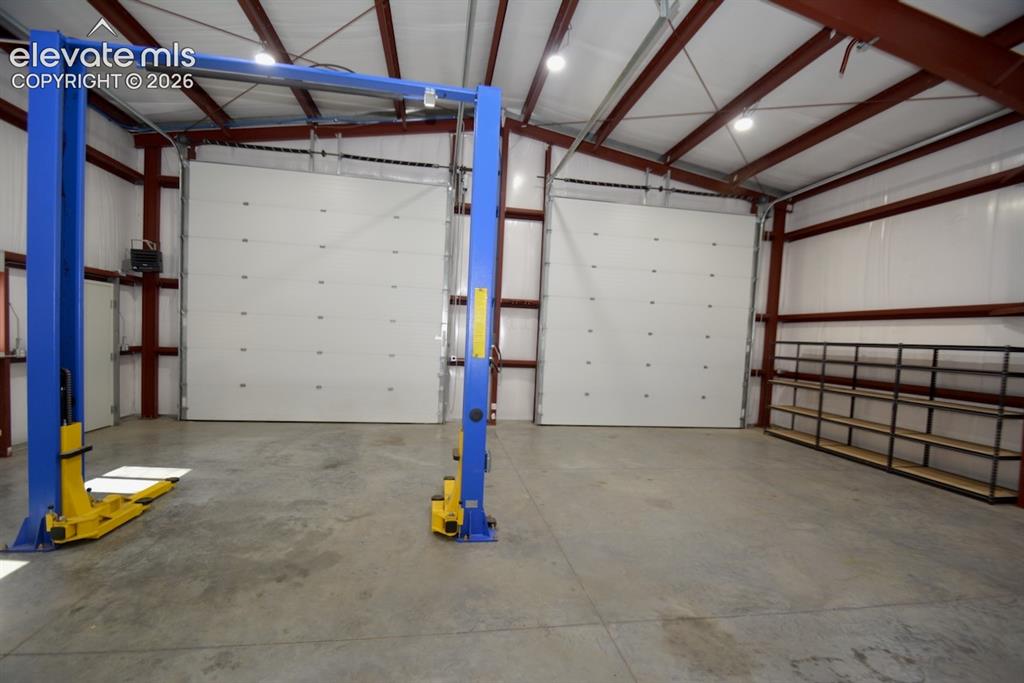 Image 41 of 48: Heated Garage