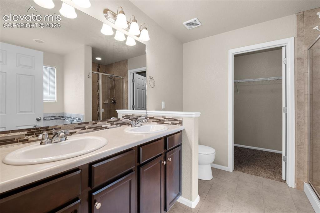 Image 15 of 25: Bathroom