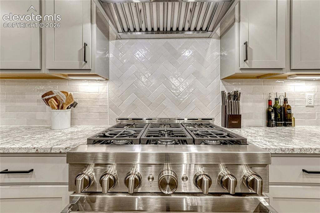 Image 11 of 43: Kitchen