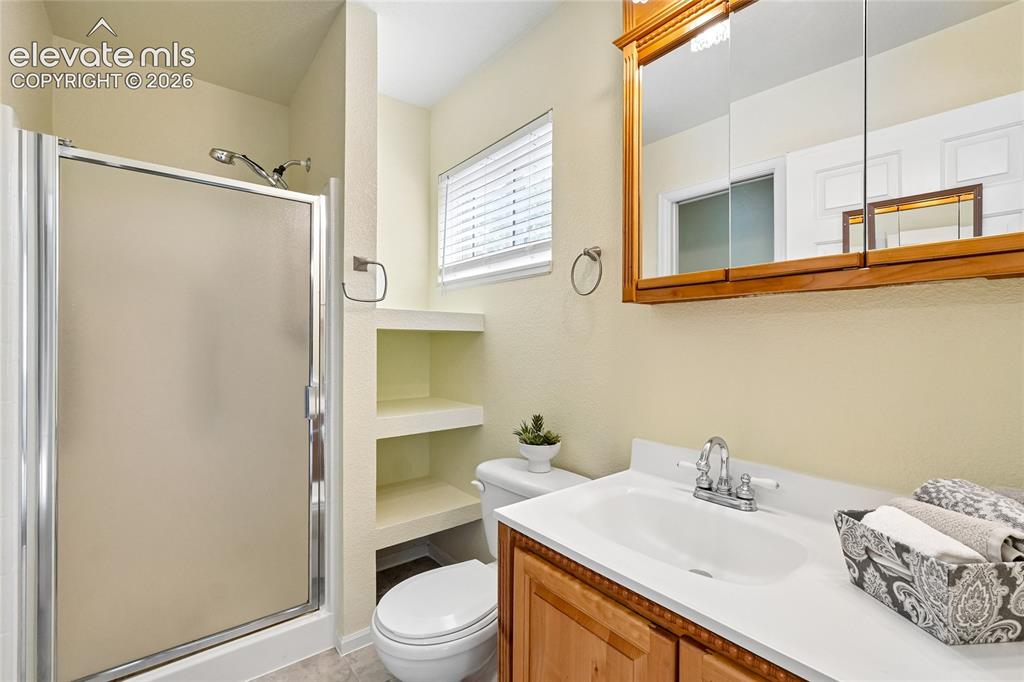 Image 17 of 35: Bathroom