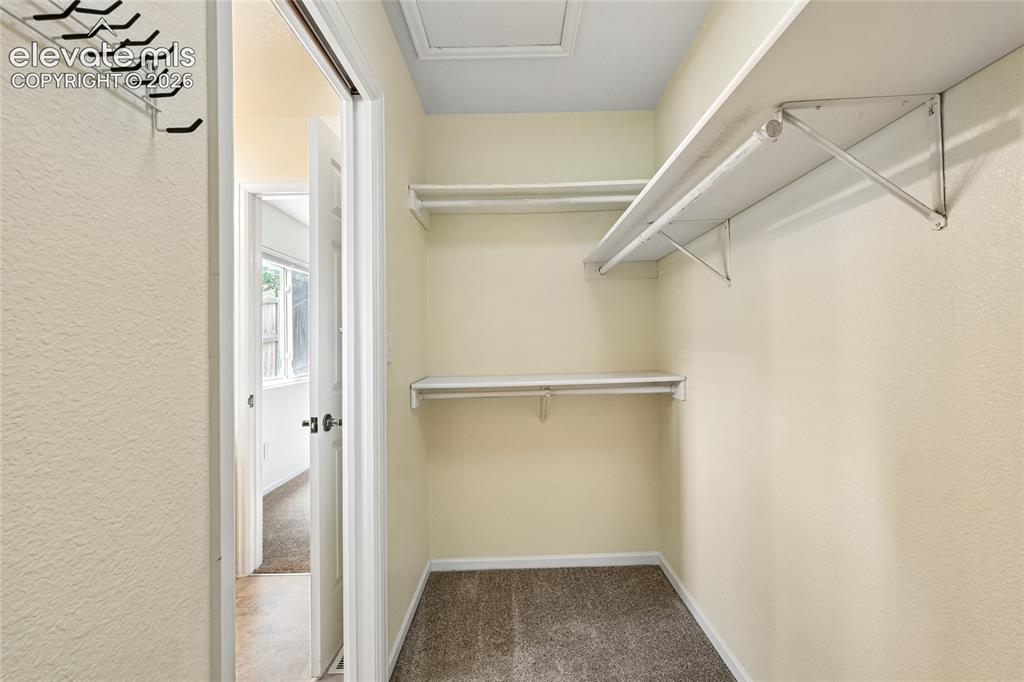Image 18 of 35: Closet