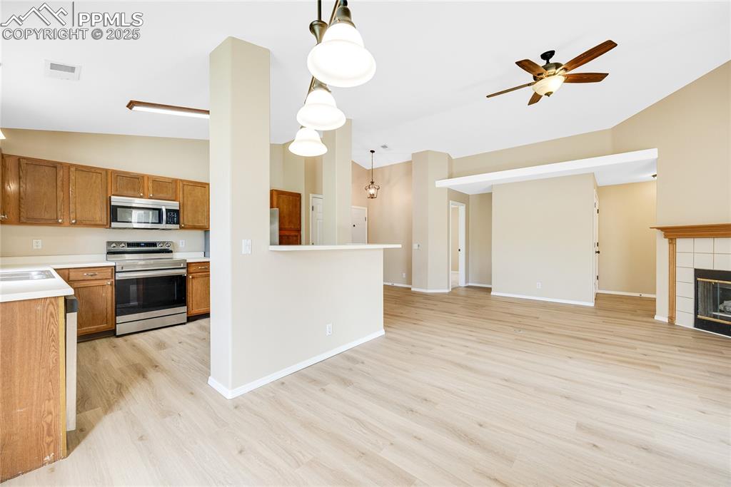 Image 11 of 30: Kitchen