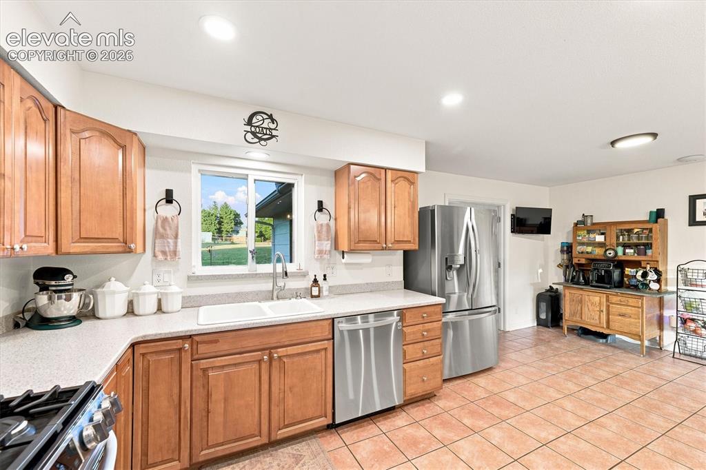 Image 4 of 48: Kitchen