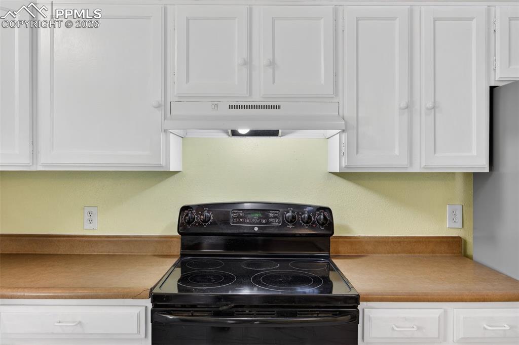 Image 17 of 44: Kitchen