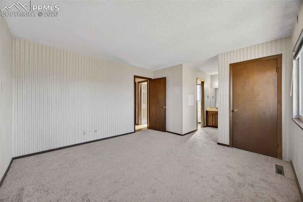 Image 24 of 44: Bedroom