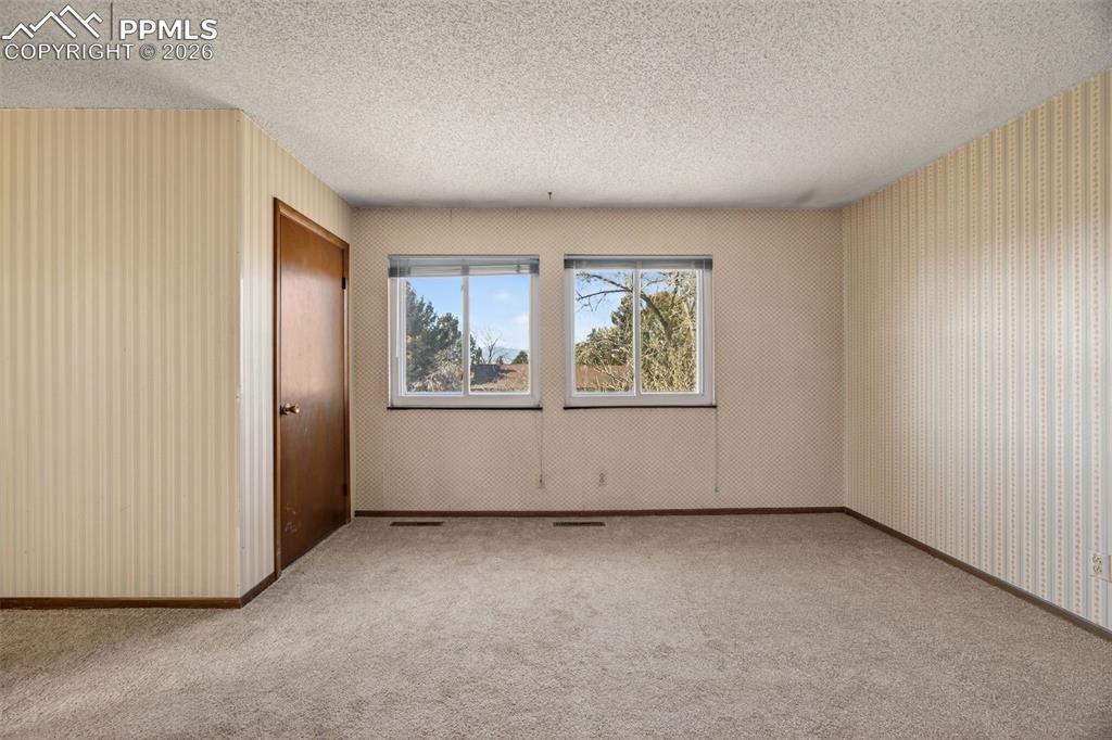 Image 25 of 44: Bedroom