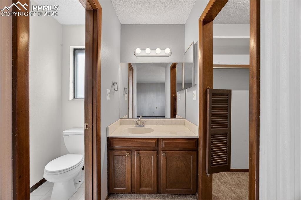 Image 26 of 44: Bathroom