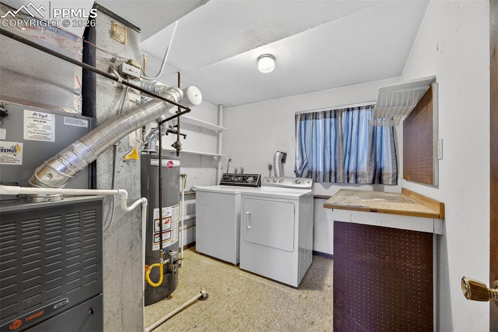 Image 32 of 44: Laundry