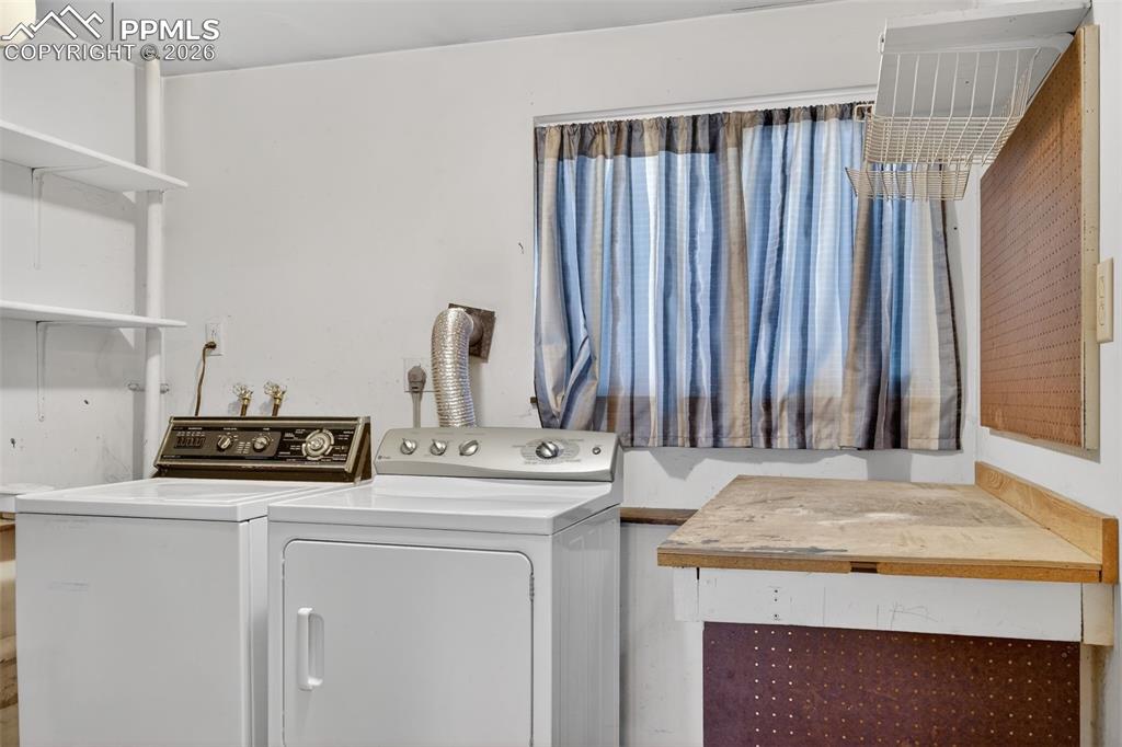 Image 33 of 44: Laundry