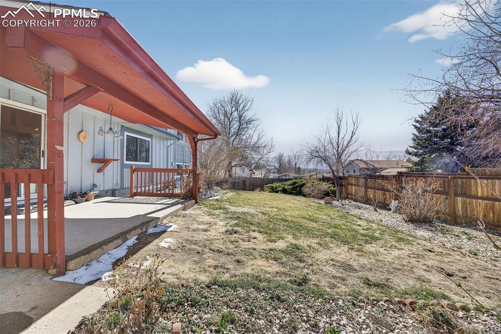 Image 41 of 44: Yard