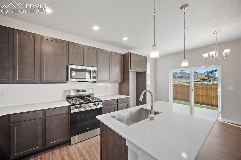 Image 11 of 23: Kitchen