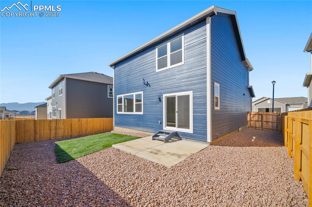 Image 27 of 28: Back of Structure