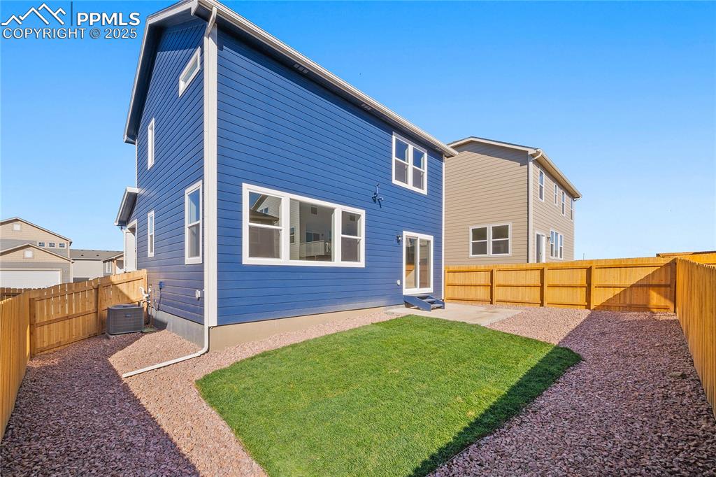 Image 28 of 28: Back of Structure