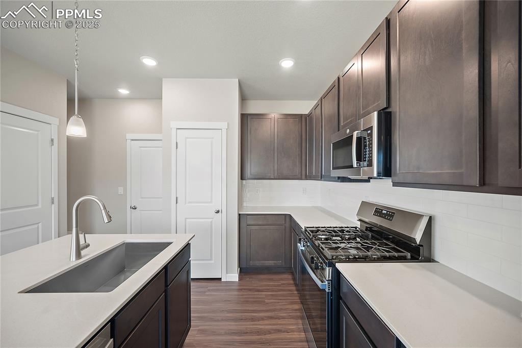 Image 9 of 23: Kitchen