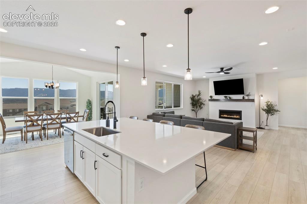 Image 13 of 49: Kitchen