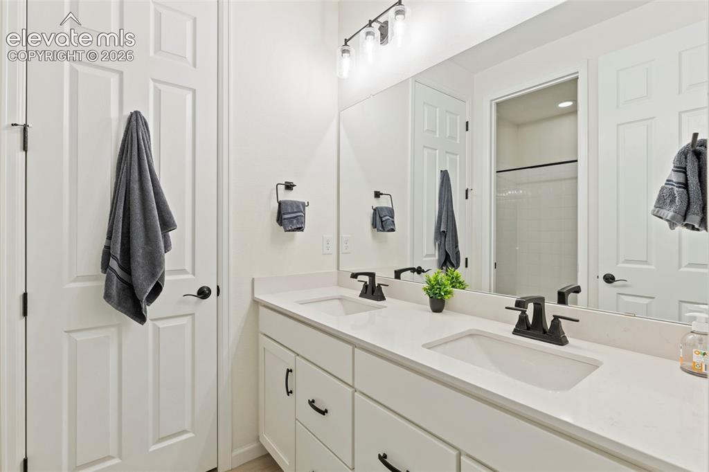 Image 25 of 49: Bathroom