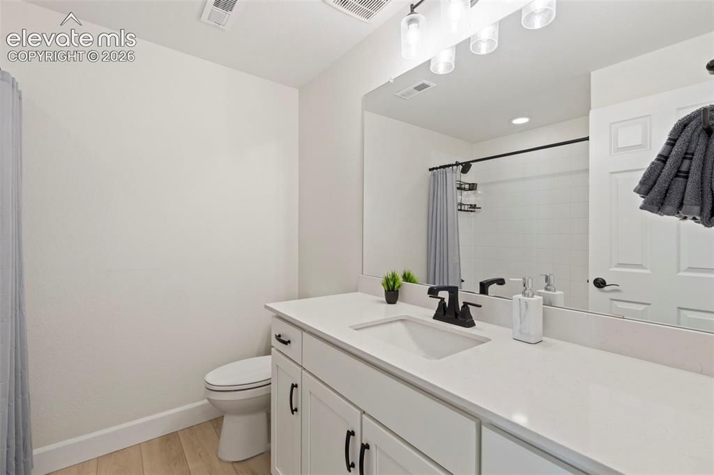 Image 41 of 49: Bathroom