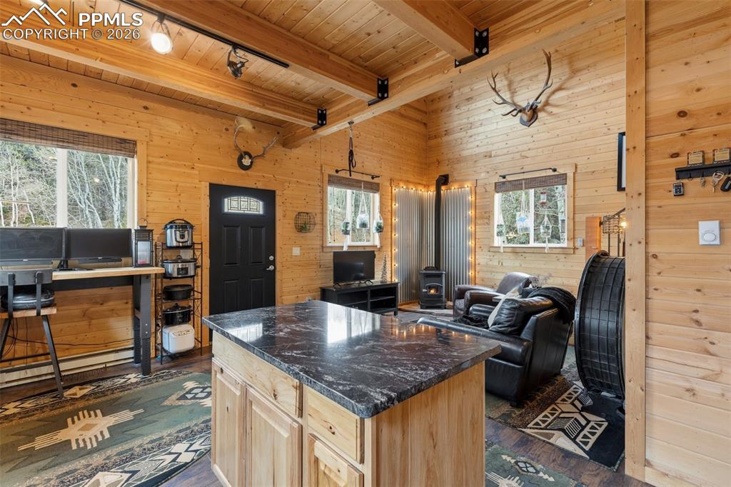 Image 11 of 50: Kitchen