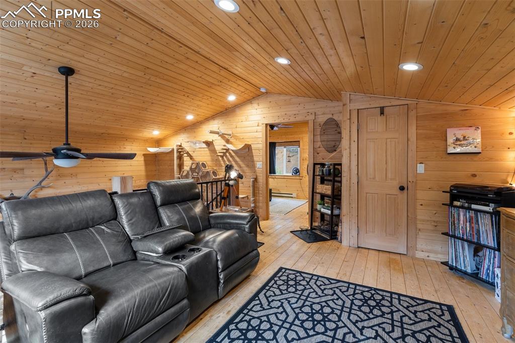 Image 16 of 50: Loft