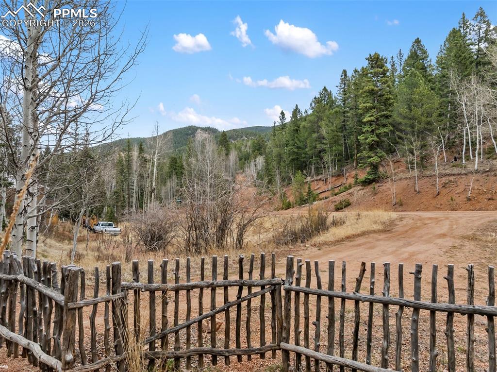 Image 28 of 50: Laundry