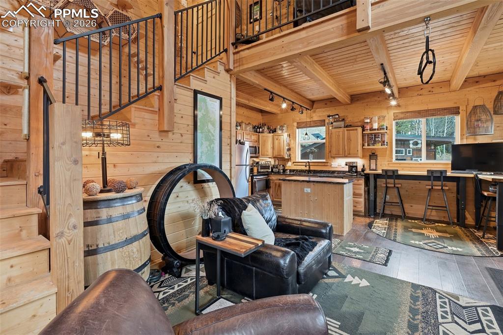 Image 6 of 50: Living Room