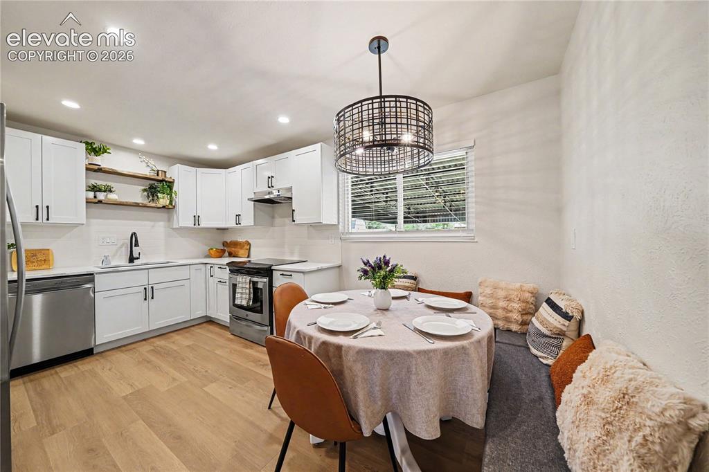 Image 4 of 22: Kitchen dinette area serves 5+