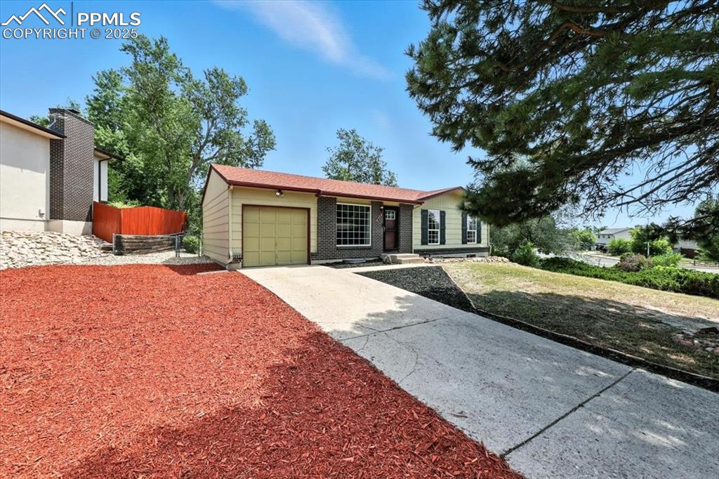 Image 39 of 43: Ranch style home 